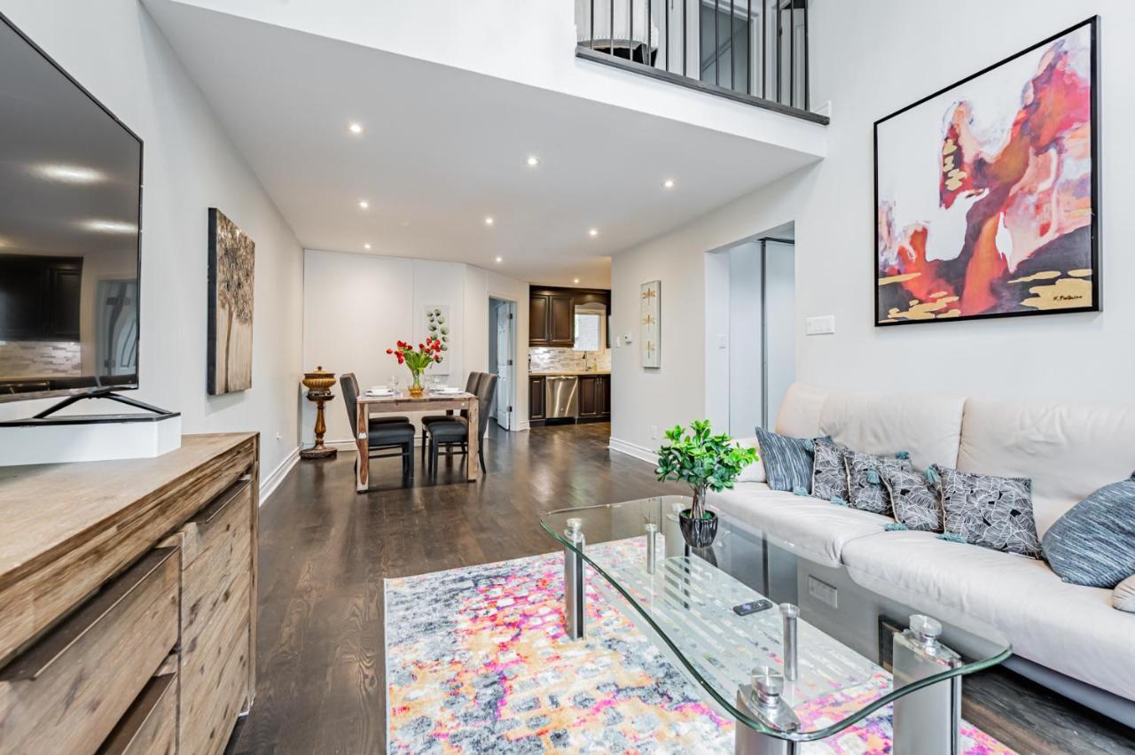 Beautiful Property In Downtown Core Close To Subway Station! Toronto Eksteriør billede