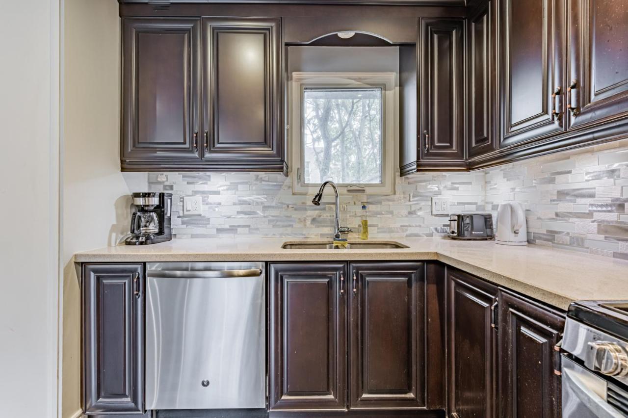 Beautiful Property In Downtown Core Close To Subway Station! Toronto Eksteriør billede