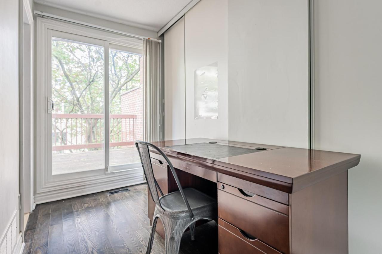 Beautiful Property In Downtown Core Close To Subway Station! Toronto Eksteriør billede