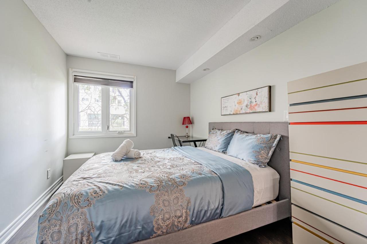 Beautiful Property In Downtown Core Close To Subway Station! Toronto Eksteriør billede