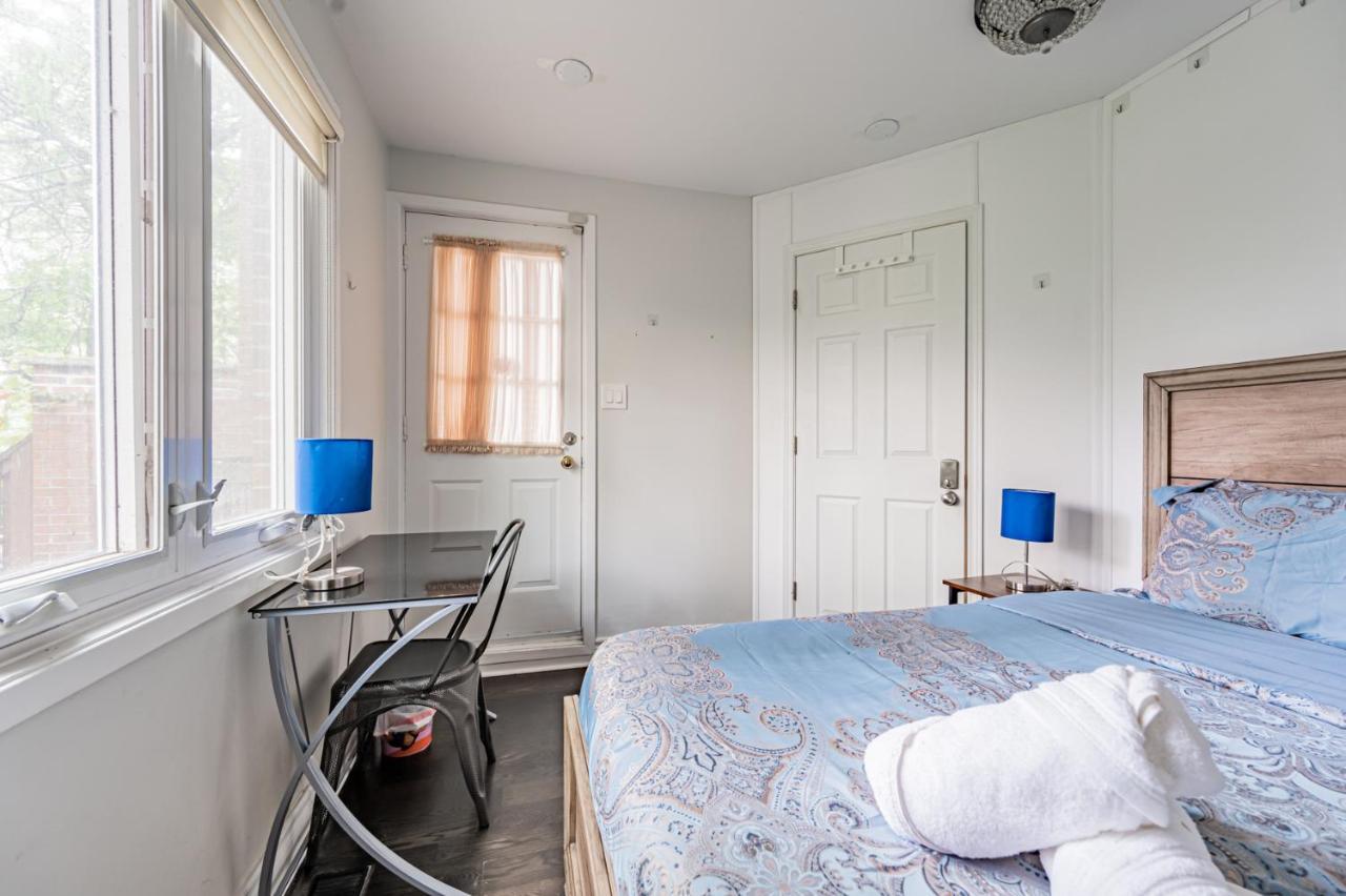 Beautiful Property In Downtown Core Close To Subway Station! Toronto Eksteriør billede