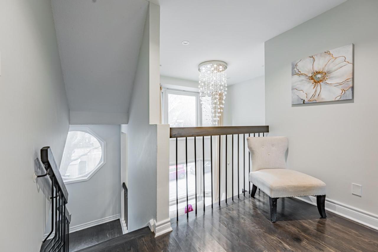 Beautiful Property In Downtown Core Close To Subway Station! Toronto Eksteriør billede
